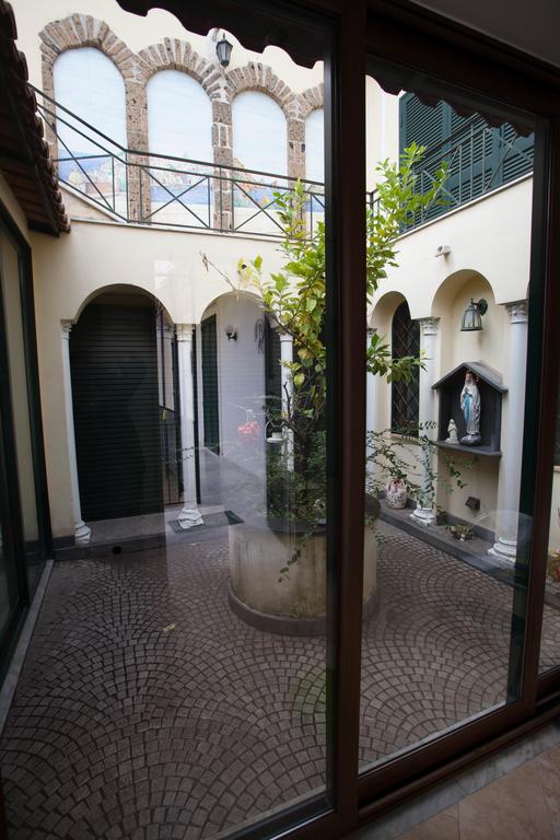 Nel Regno Di Couette-café Naples