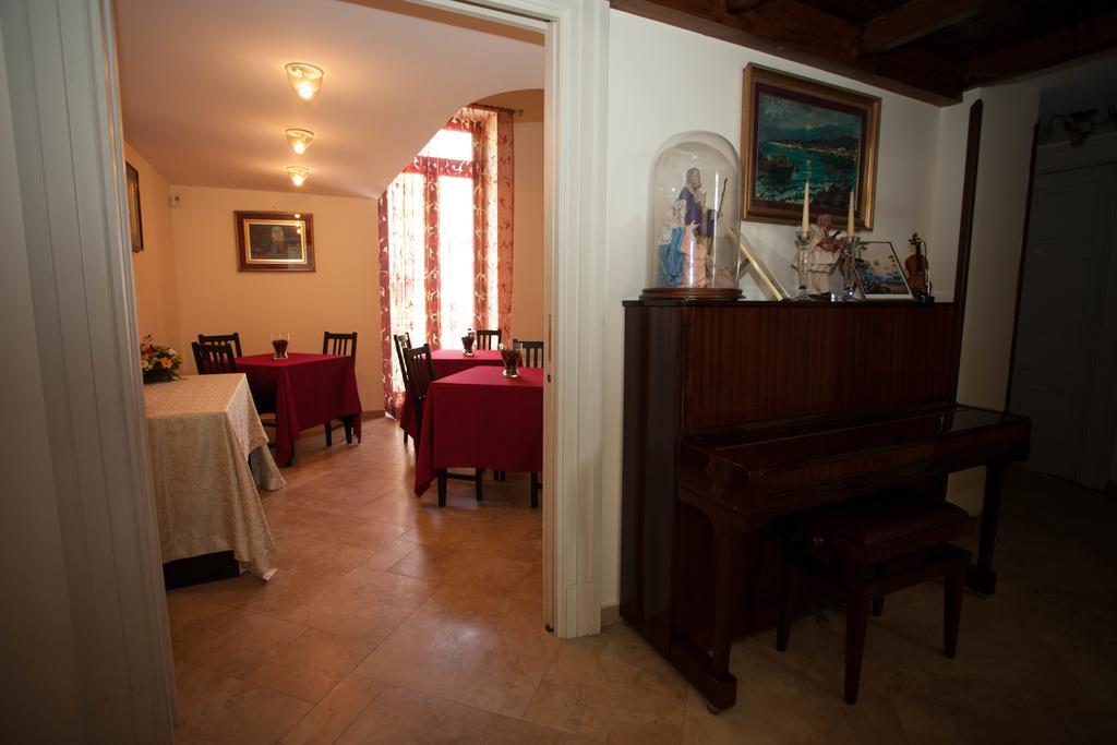 Nel Regno Di Couette-café